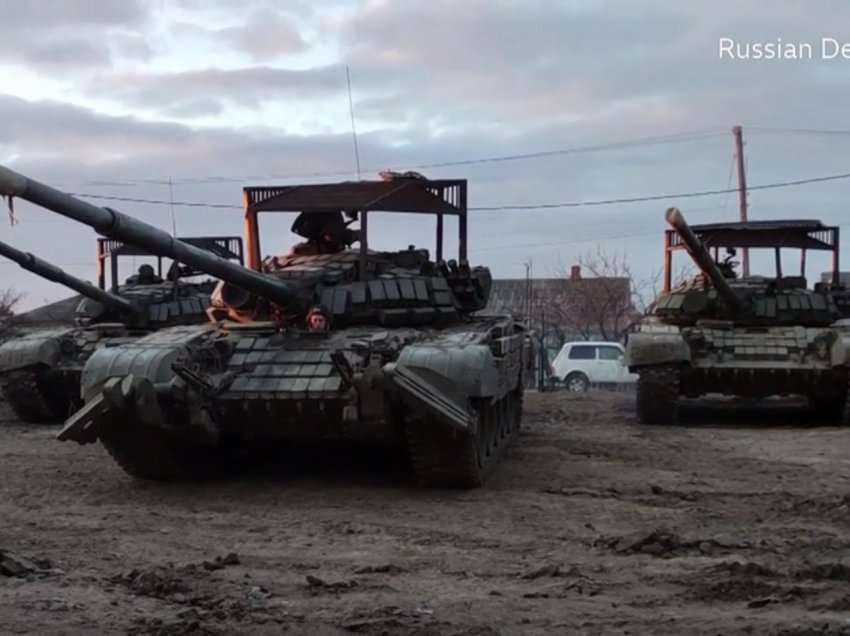 Rusia publikon pamjet, ja momenti kur nis tërheqja e tankeve nga kufiri me Ukrainën