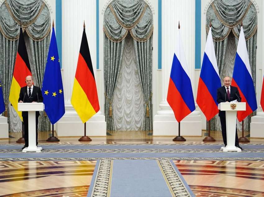 Putin përplaset në Moskë me kancelarin gjerman për rastin e Kosovës