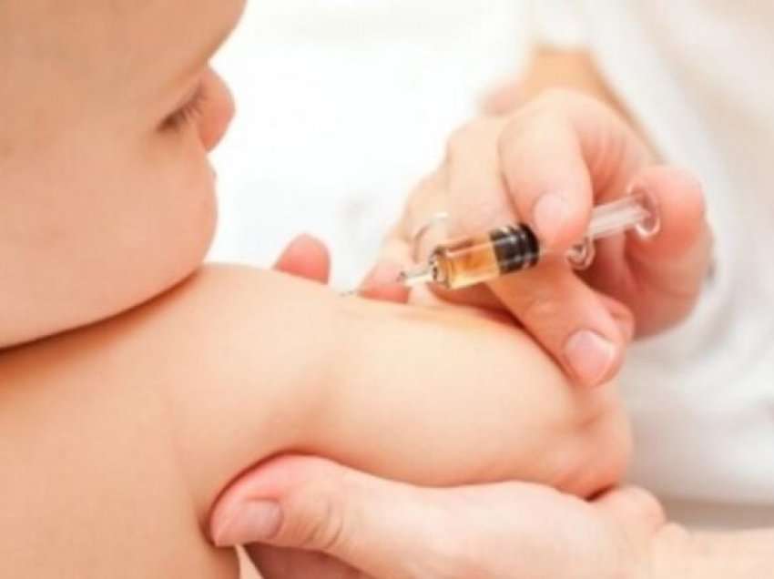 Në vend të vaksinës së hepatitit-B, foshnja një muajshe vaksinohet gabimisht kundër coronavirusit në Turqi