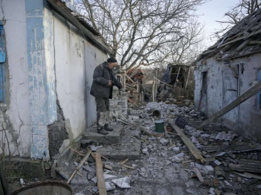Gjurmët e luftës në Ukrainën lindore: Vëzhguesit po regjistrojnë më shumë shkelje të armëpushimit