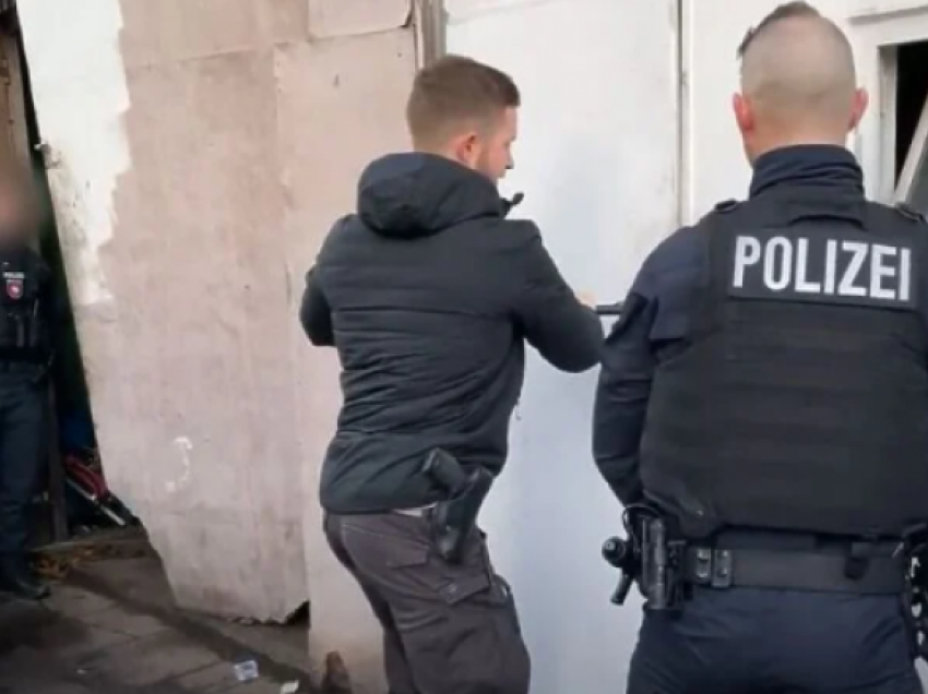 Policia gjermane arreston tre boshnjakë për vjedhjen e disa veturave në vlerë prej 1.5 milion eurove