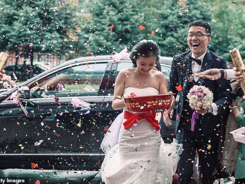Mijëra çifte kineze martohen në datën ‘e fatit’ 22/02/2022 