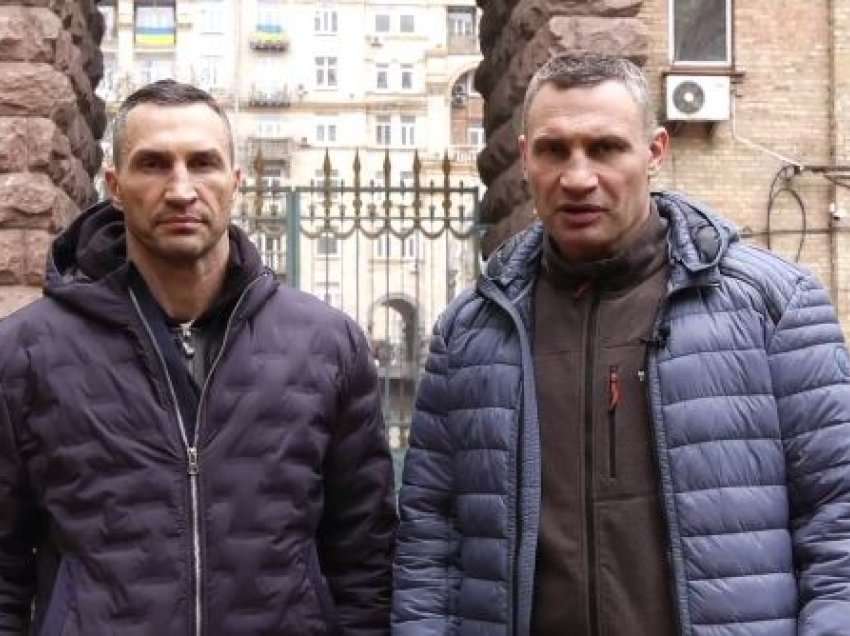 Vëllezërit Klitschko paraqiten nga Kievi, e motivojnë...