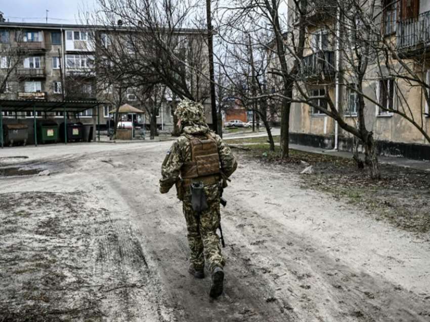 Rusët pësojnë “debakël” në këtë rajon të Ukrainës, detyrohen të tërhiqen