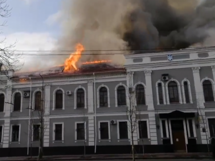 Rusia djeg ndërtesën e Shërbimit të Sigurisë së Ukrainës, pamjet