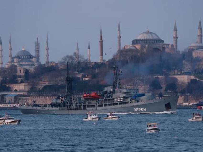 Turqia i del në krahë Ukrainës, bllokon anijet luftarake ruse në Bosfor dhe Dardanele