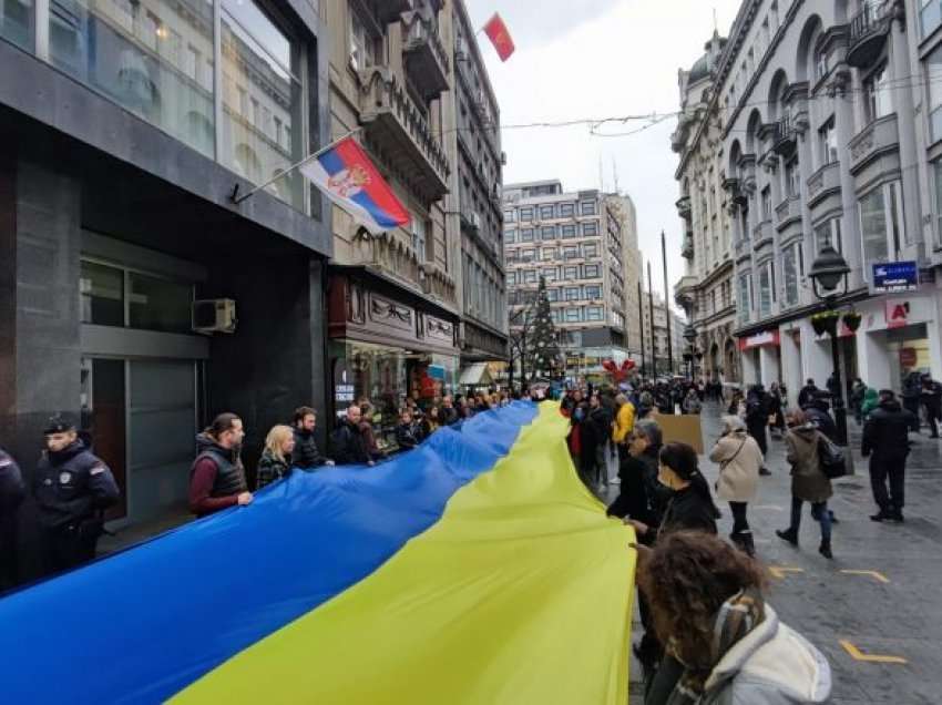Vuçiq me Rusinë, serbët solidarizohen me Ukrainën: Putin është çmendur