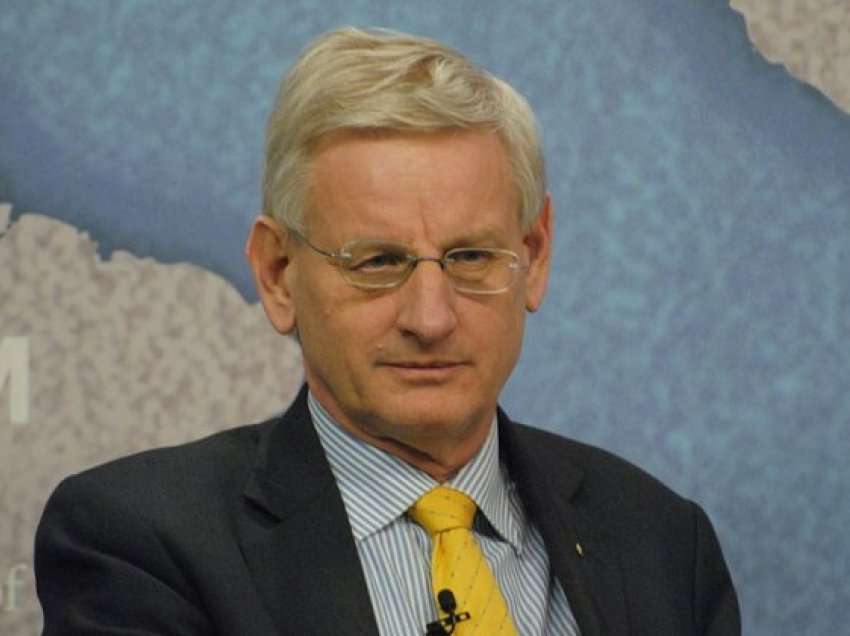 Carl Bildt: Serbia me pozicionimin pro Rusisë është skualifikuar nga anëtarësimi në BE