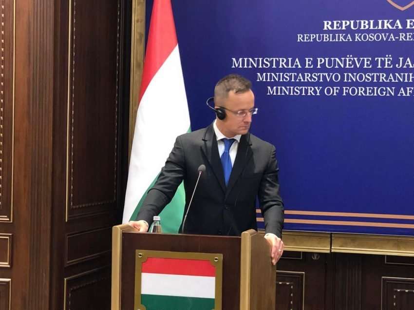 Ministri hungarez: Nuk do të dërgojmë armë dhe ushtarë në Ukrainë