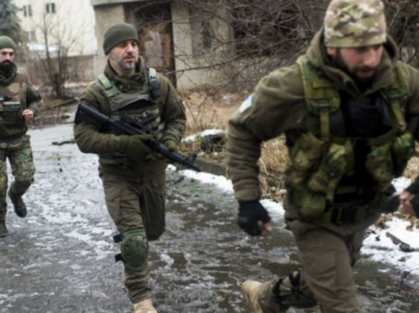 Forca Speciale nga SHBA dhe Britania e Madhe bëhen gati për t’u futur në Ukrainë