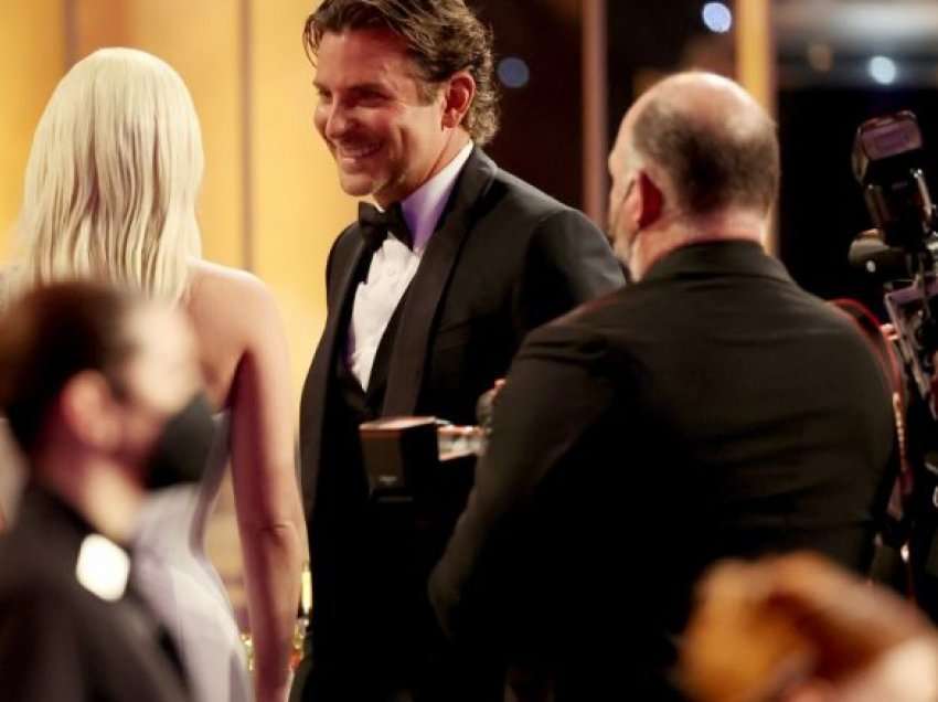 Lady Gaga dhe Bradley Cooper ribashkohen pas një kohe të gjatë në “SAG Awards 2022”