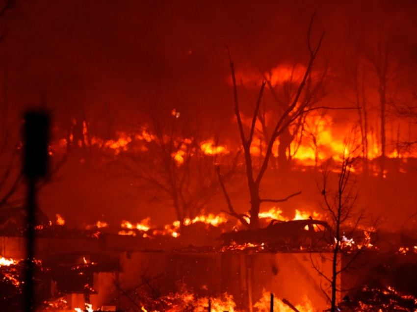 Kolorado, zjarri i rrallë në mes të dimrit shkrumbon një mijë shtëpi