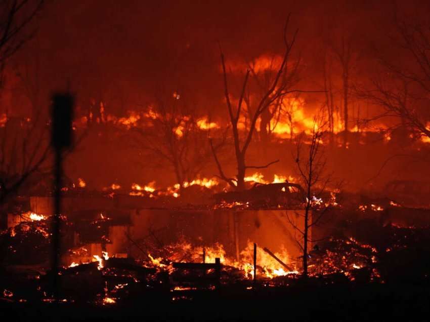 Zjarret në Kolorado shkatërrojnë qindra shtëpi e biznese