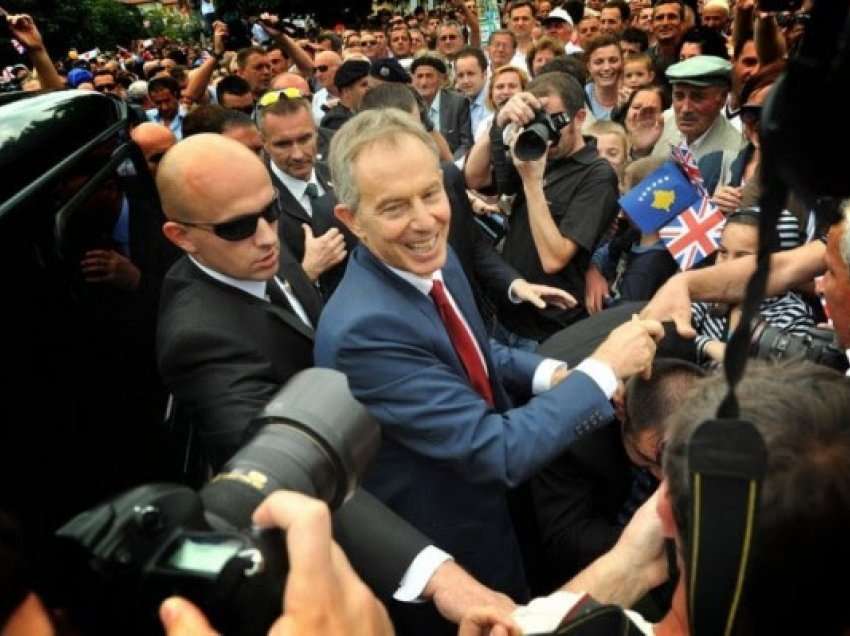 ​Sir Tony Blair, ish-kryeministri britanik nderohet nga Mbretëresha