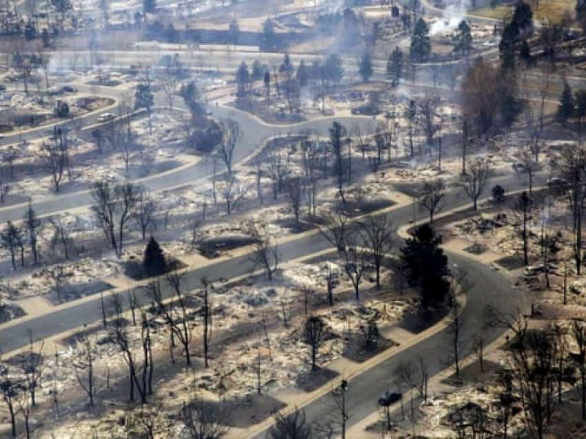 3 të vdekur e qindra shtëpi të shkatërruara nga zjarri në Kolorado