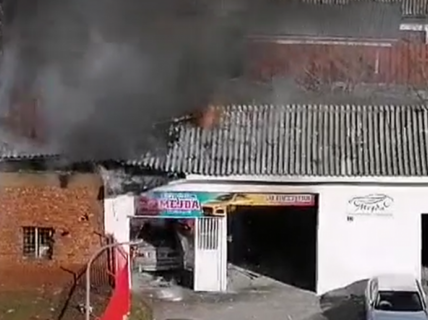 Zjarr në lagjen Lakrishtë të Prishtinës, digjet objekti i një autoservisi