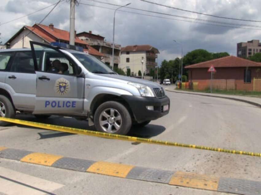 Disa persona sulmojnë policët në Podujevë, njëri përfundon në spital