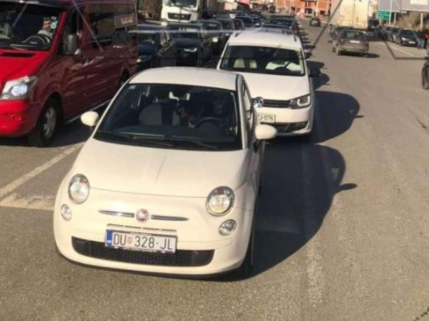‘Bllokohet’ Bllaca nga veturat, pritje të gjata në kufirin Kosovë-Maqedoni e Veriut