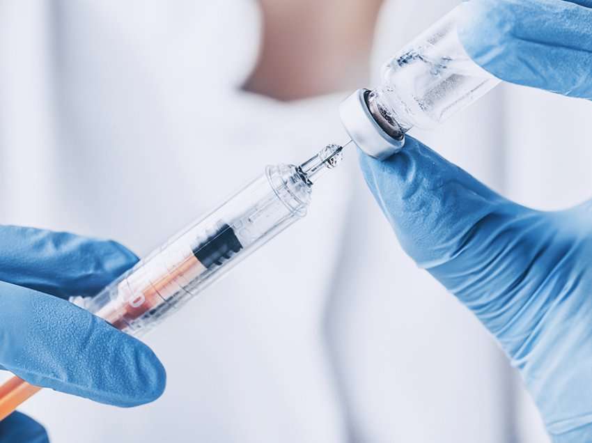 Italia bën të detyrueshëm vaksinimin për qytetarët mbi 50 vjeç