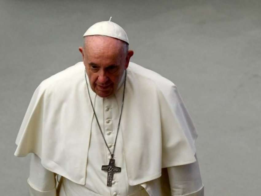Papa Françesku thotë se njerëzit që kanë kafshë shtëpiake e nuk bëjnë fëmijë, shfaqin një lloj egoizmi