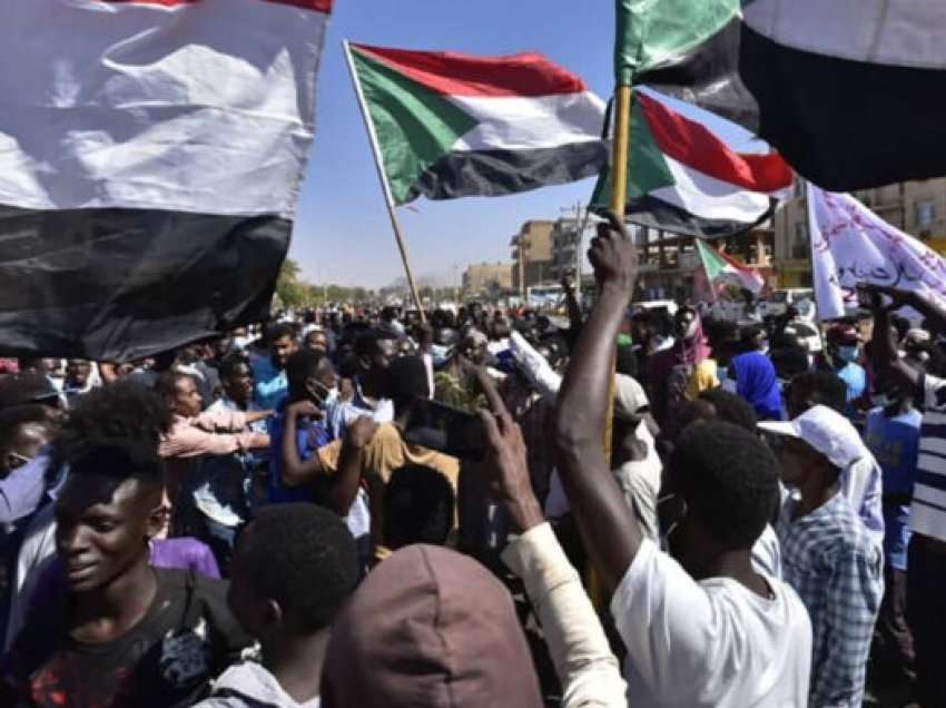 Ushtria e Sudanit paralajmërohet që të mos formojë qeveri të njëanshme