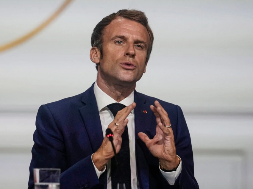 Macron zotohet se do t’ua vështirësojë jetën të pavaksinuarve