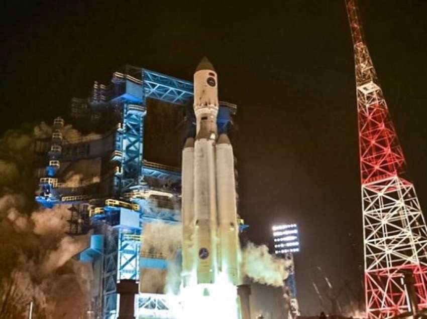 Një pjesë e raketës ruse ra në atmosferën e Tokës, ESA: Rreziku ishte real