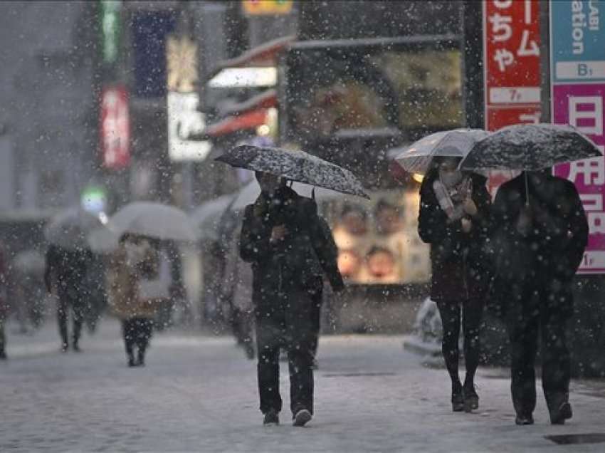 Mbi 200 persona të shtruar në spital pas reshjeve të dendura të borës në Tokio