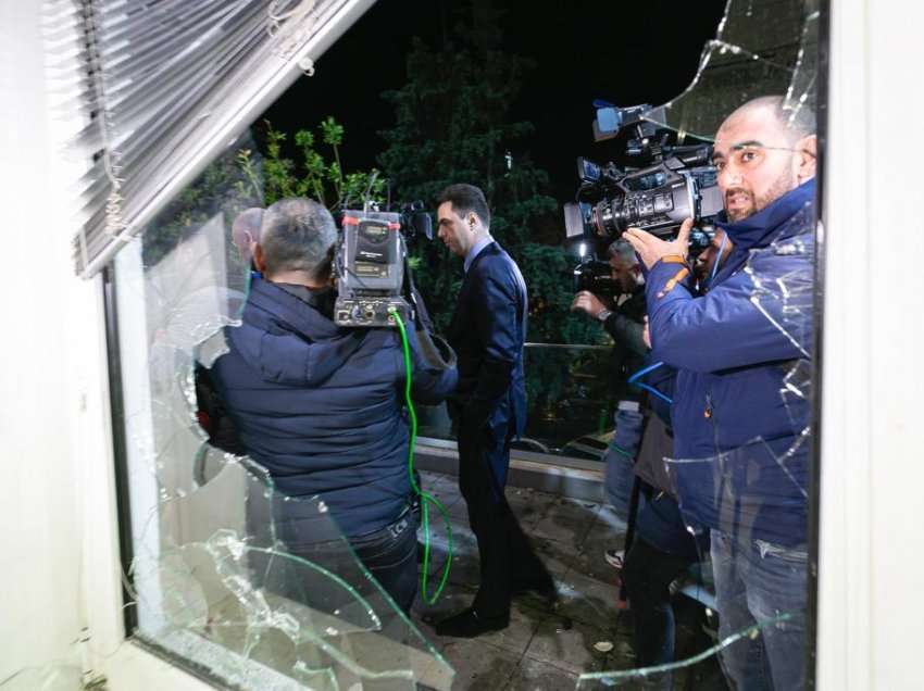 Çfarë la pas protesta, Basha publikon pamjet: Shfaqje e shëmtuar dhune, Berisha vulosi ditën e tij të fundit në politikë