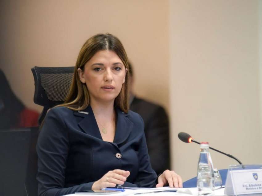 Koalicioni VV-PDK/ Albulena Haxhiu pëlqen postimin ku sulmohet Alban Hyseni