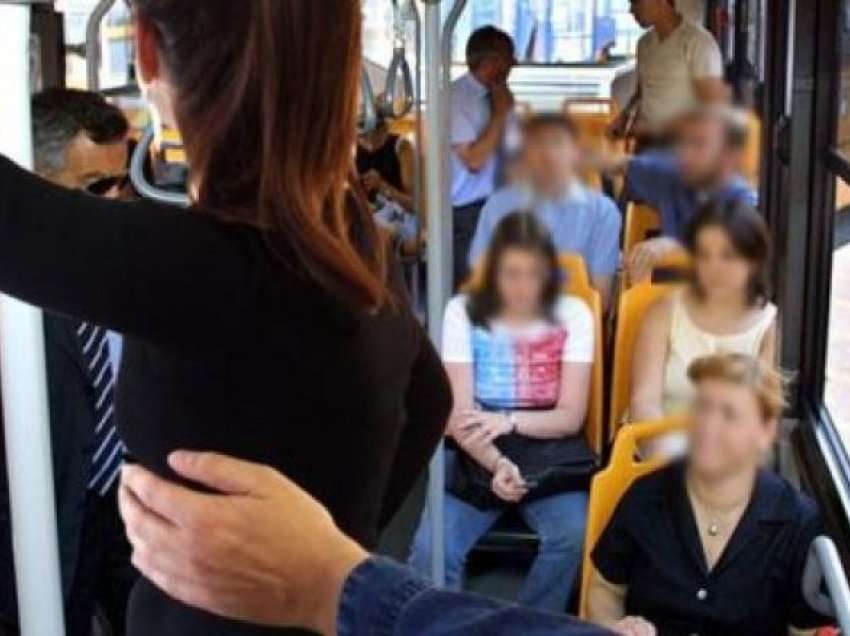 Po udhëtonin me autobus, ngacmohen seksualisht dy femra