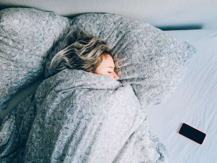 Aftësia juaj për të fjetur mirë përkeqësohet pas moshës 24 vjeçare, thotë studimi