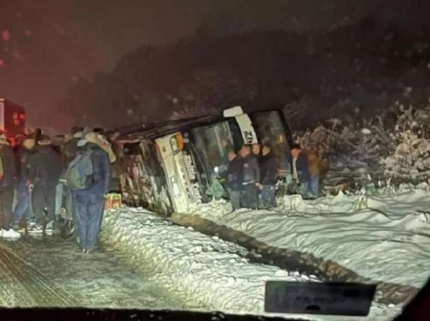 Mësohet numri i të lënduarve në aksidentin e autobusit me mërgimtarë në Serbi