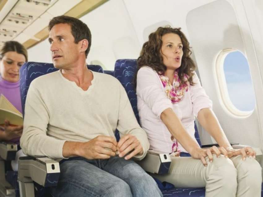 Ju që keni fobi fluturimet, ç’duhet të bëni nëse përballeni me gjendje ankthi në aeroplan