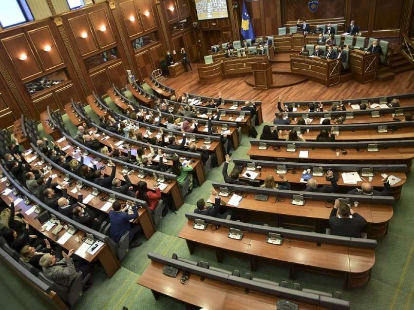 Kuvendi miraton rezolutën kundër referendumit të Serbisë në Kosovë