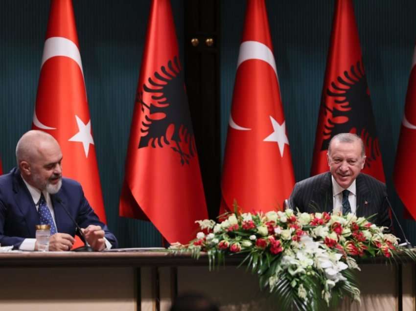 Sheshi në Laç do të mbajë emrin e tij, publikohet agjenda e vizitës së Erdogan në Shqipëri