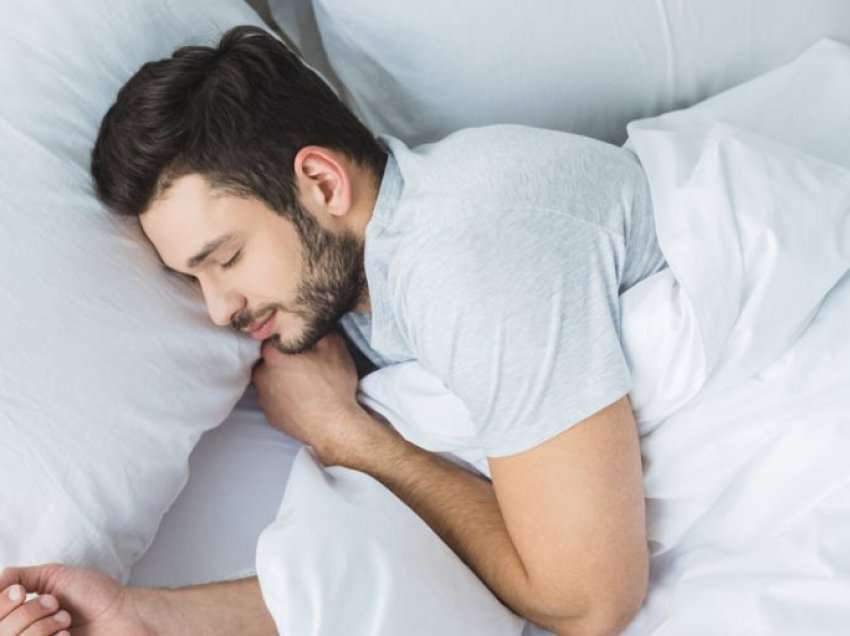 Çfarë i ndodh trupit tuaj kur flini në ora 22:00?