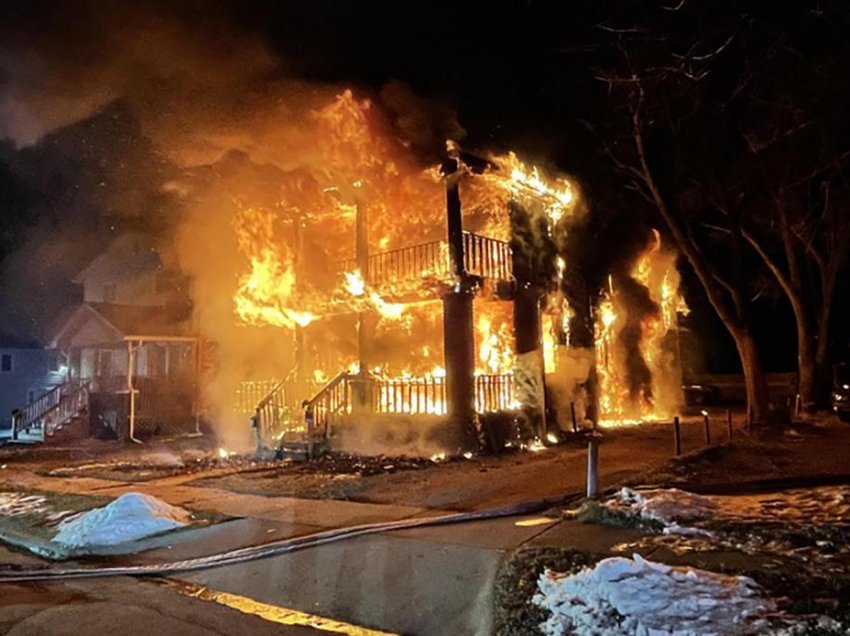 2 të vdekur, 5 të plagosur, 1 të zhdukur nga zjarri në një shtëpi në Michigan