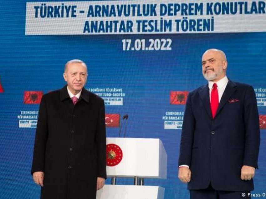 DW/Erdogan: Godisni FETO që marrëdhëniet tona të mos errësohen
