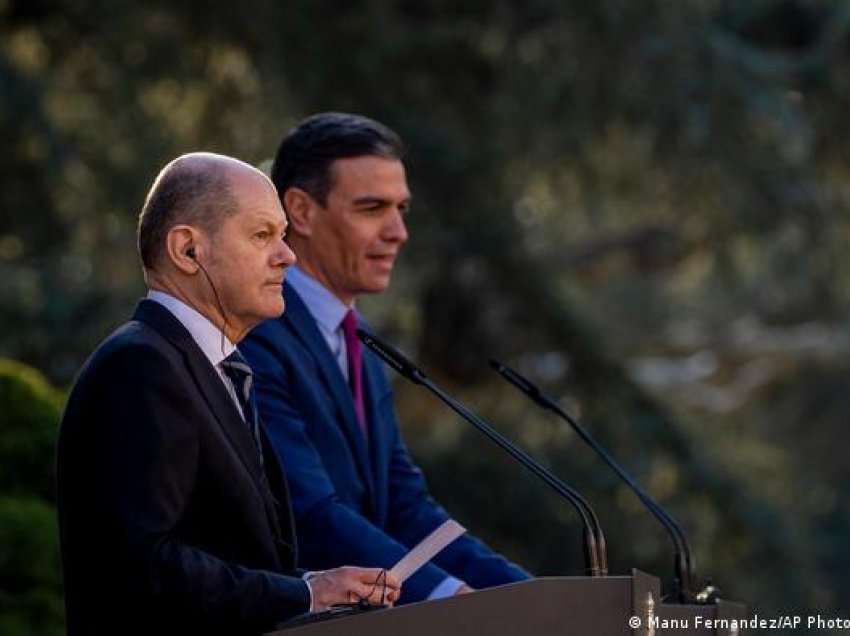 Kancelari gjerman dhe kryeministri spanjoll përshëndesin dëbimin e Gjokoviqit nga Australia