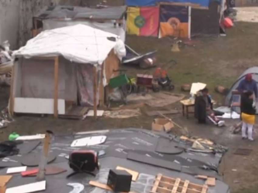 Përmbytjet shkatërrojnë kampin e shqiptarëve në Francë