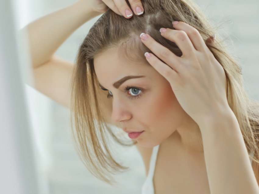 Rënia e flokëve pas lindjes, 7 kura natyrale për trajtimin e këtij problemi