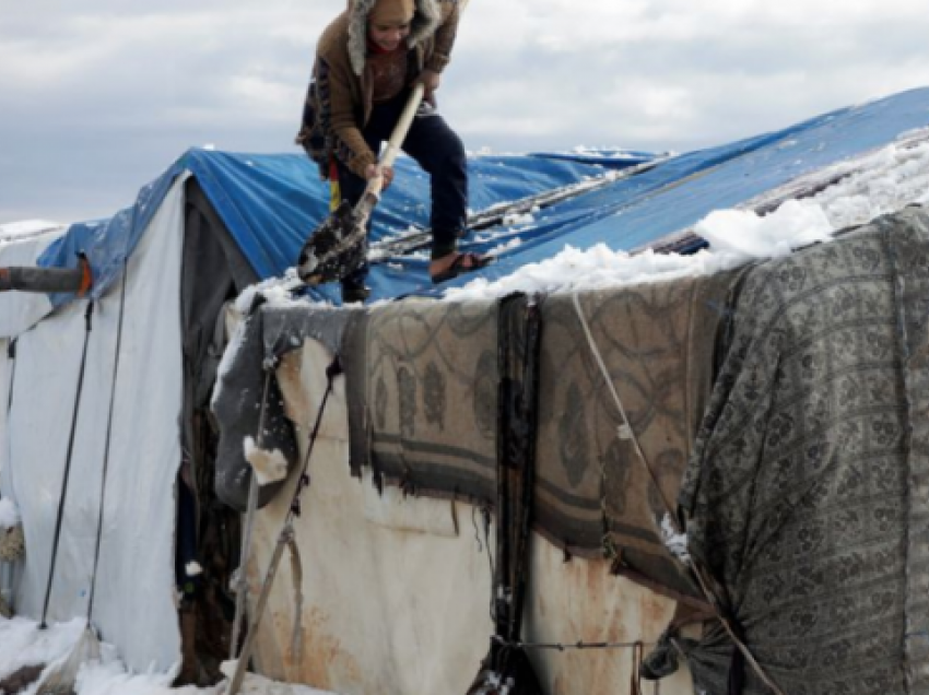 Borë në kampet me tenda në Siri, së paku një fëmijë i vdekur
