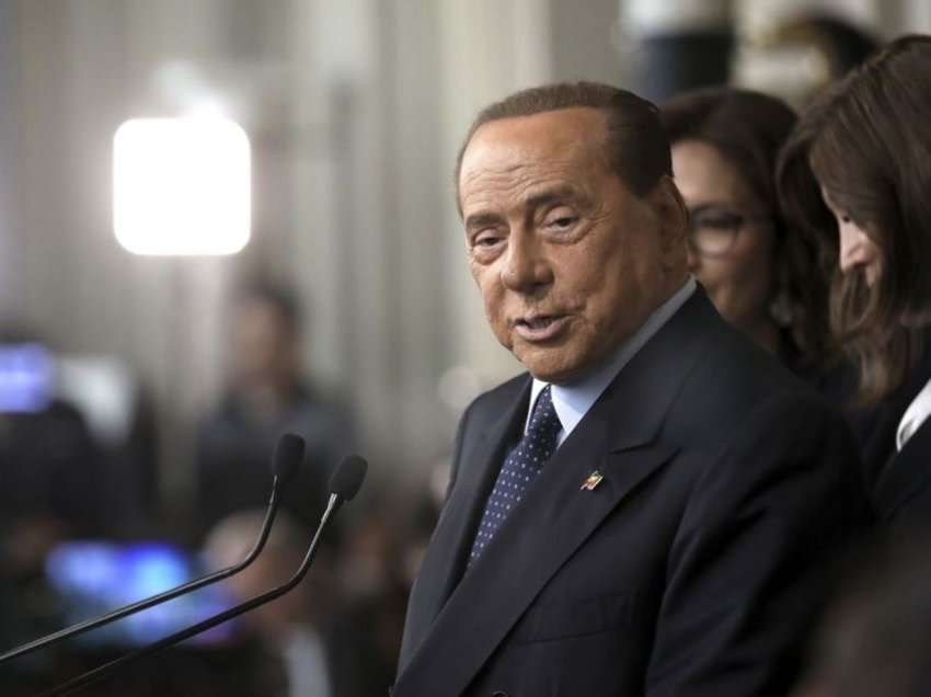 Skandali/ Ish-kryeministri Berlusconi i dhuroi 67 mijë euro shqiptares