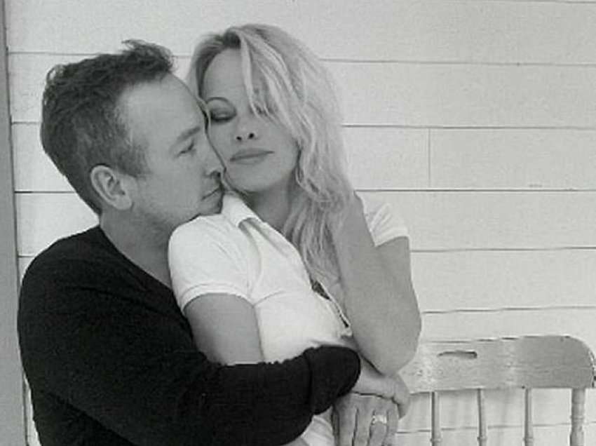 Gjithçka shkoi keq, Pamela Anderson i jep fund martesës së pestë me truprojën e saj
