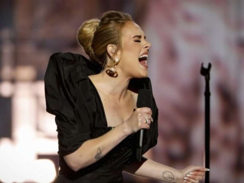 Adele jep sot koncert në hotel dhe shifra që do marrë sapo e futi në historinë e më të paguarave