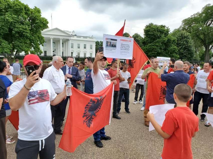 17 Korrik 2019: Shqiptarët protestuan para Shtëpisë së Bardhë kundër George Soros