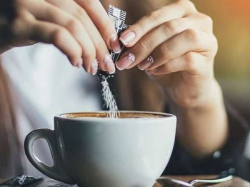 Ja sa i dëmshëm është shtimi i sheqerit në kafe