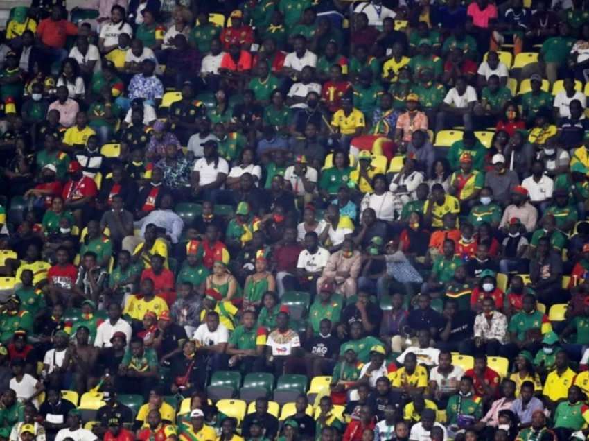 Shtypje vdekjeprurëse jashtë stadiumit të Kamerunit