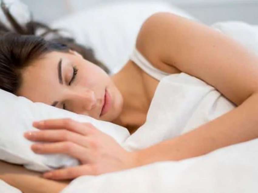 Doktori paralajmëron: Asnjëherë mos flini në anën e djathtë